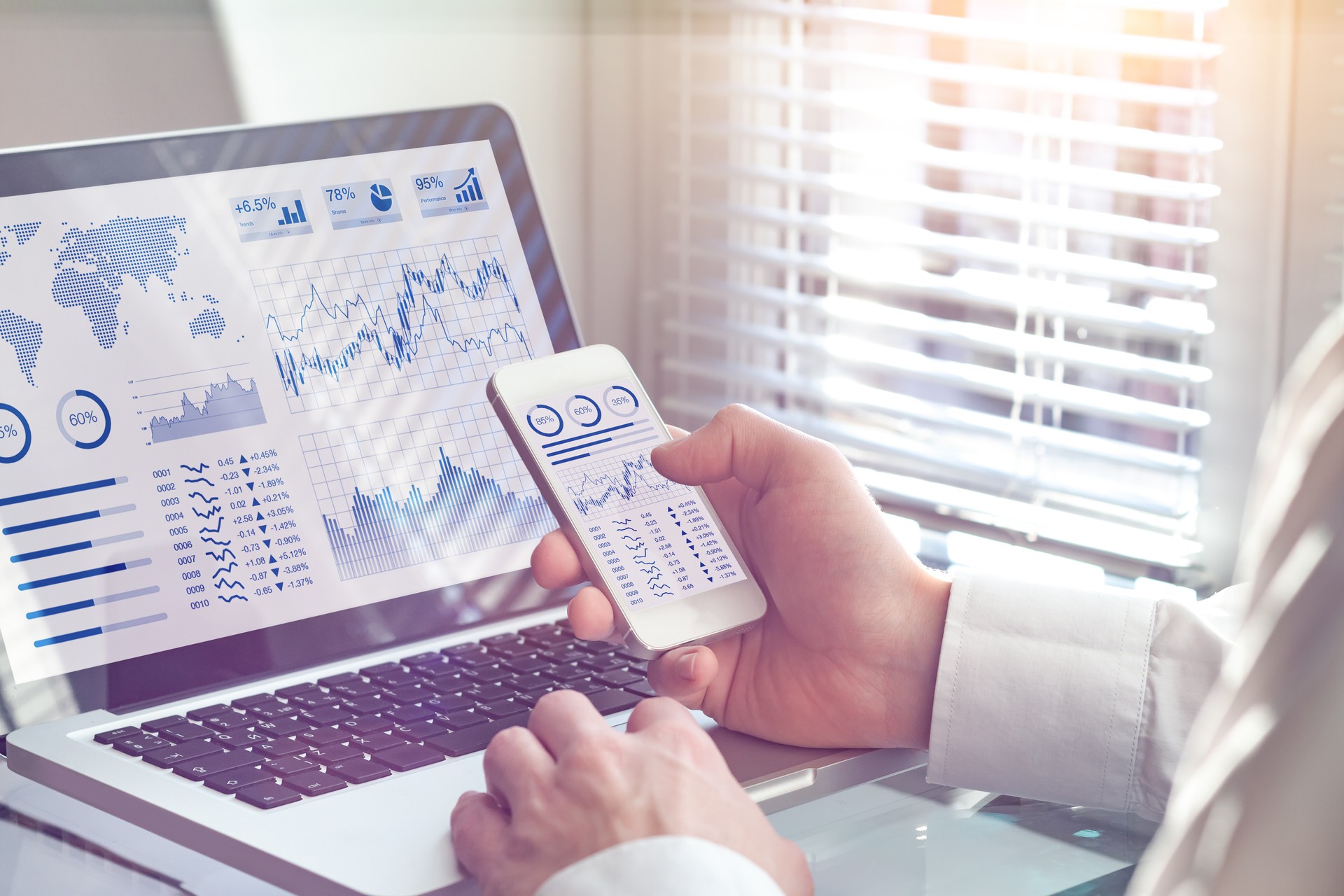 Technologie de tableau de bord analytique commerciale sur écran, statistiques d’opérations financières KPI